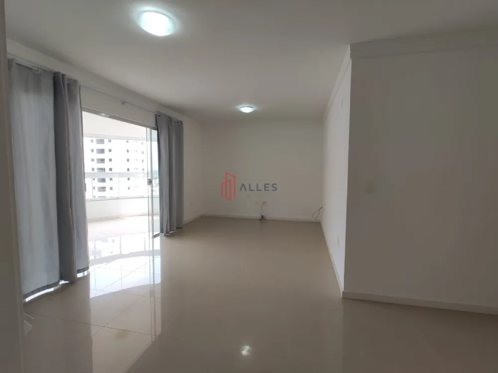 ALUGA-SE ANUAL LINDÍSSIMO APARTAMENTO NO CENTRO DE BALNEÁRIO CAMBORIÚ/SC