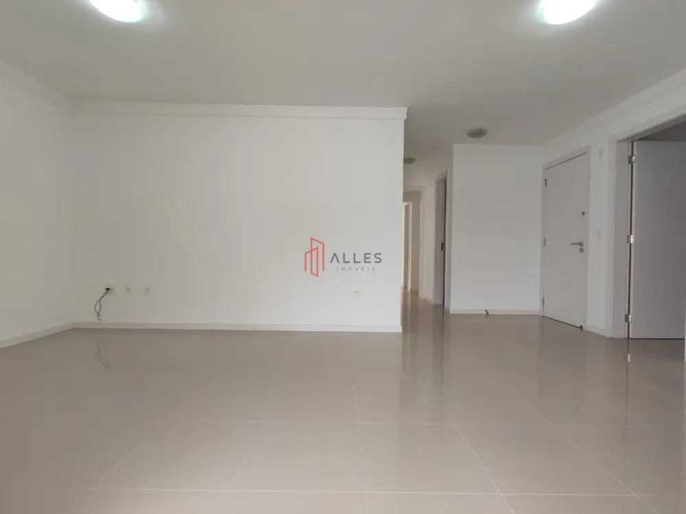 ALUGA-SE ANUAL LINDÍSSIMO APARTAMENTO NO CENTRO DE BALNEÁRIO CAMBORIÚ/SC