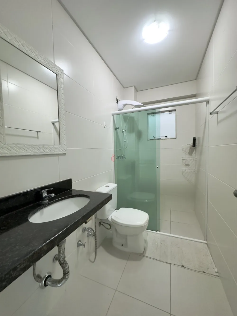 ALUGA-SE ANUAL SOBRADO TRIPLEX NA PRAIA DOS AMORES EM BALNEÁRIO CAMBORIÚ/SC