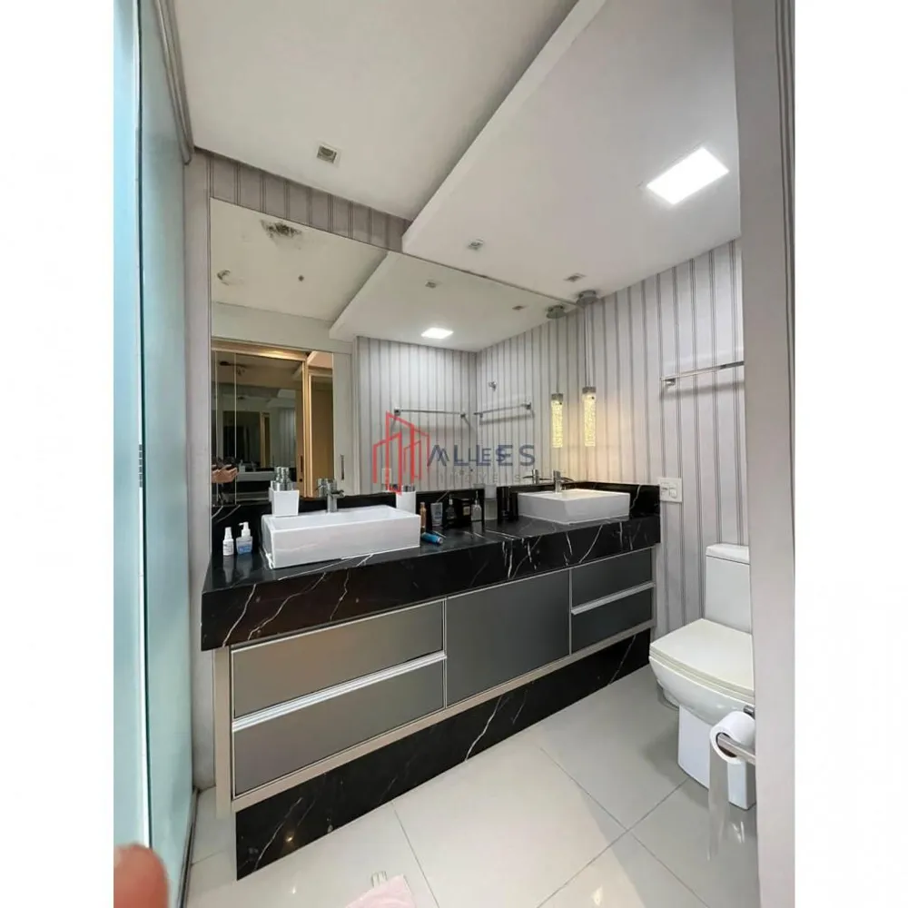 VENDE-SE APARTAMENTO MOBILIADO NA DESEJADA PRAIA BRAVA DE ITAJAÍ/SC