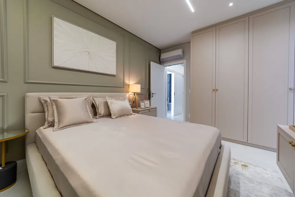VENDE-SE APARTAMENTO ALTO PADRÃO EM BALNEÁRIO CAMBORIÚ/SC