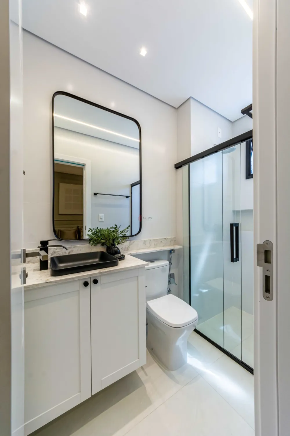 VENDE-SE APARTAMENTO ALTO PADRÃO EM BALNEÁRIO CAMBORIÚ/SC