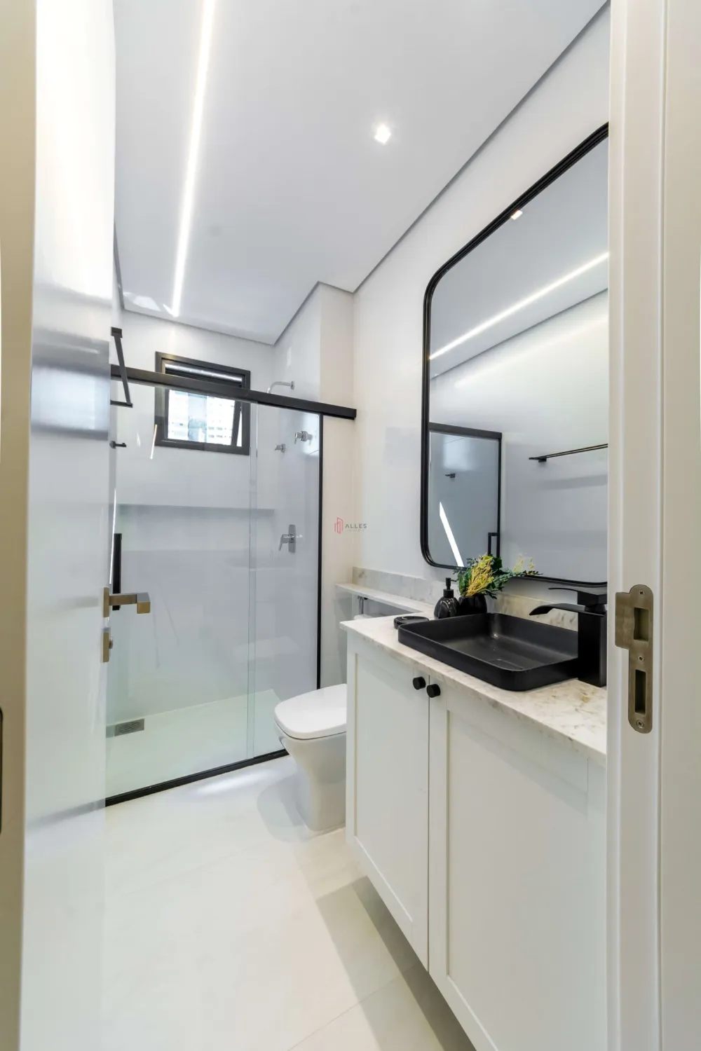 VENDE-SE APARTAMENTO ALTO PADRÃO EM BALNEÁRIO CAMBORIÚ/SC