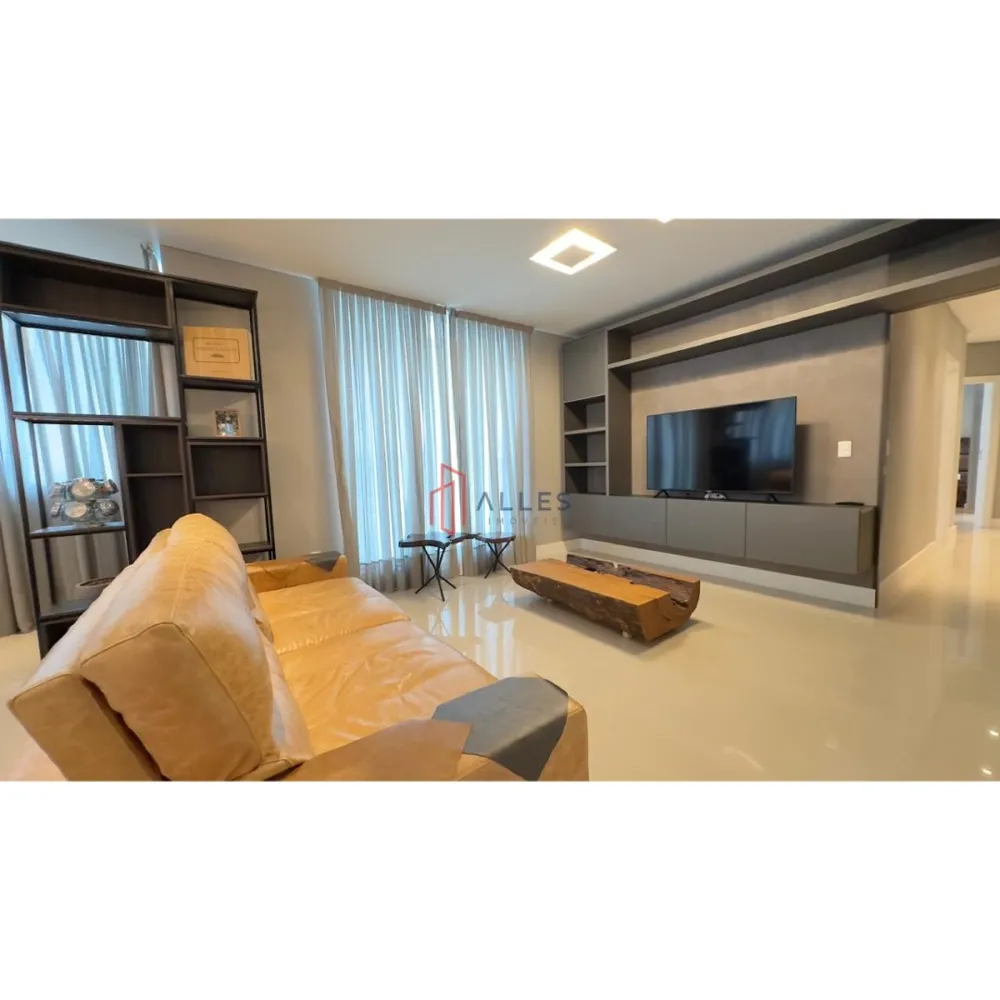 ALUGA-SE ANUAL APARTAMENTO NO CENTRO DE BALNEÁRIO CAMBORIÚ/SC
