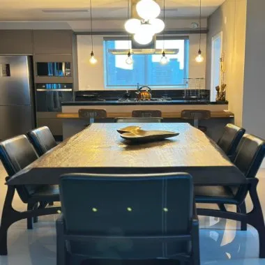 ALUGA-SE ANUAL APARTAMENTO NO CENTRO DE BALNEÁRIO CAMBORIÚ/SC