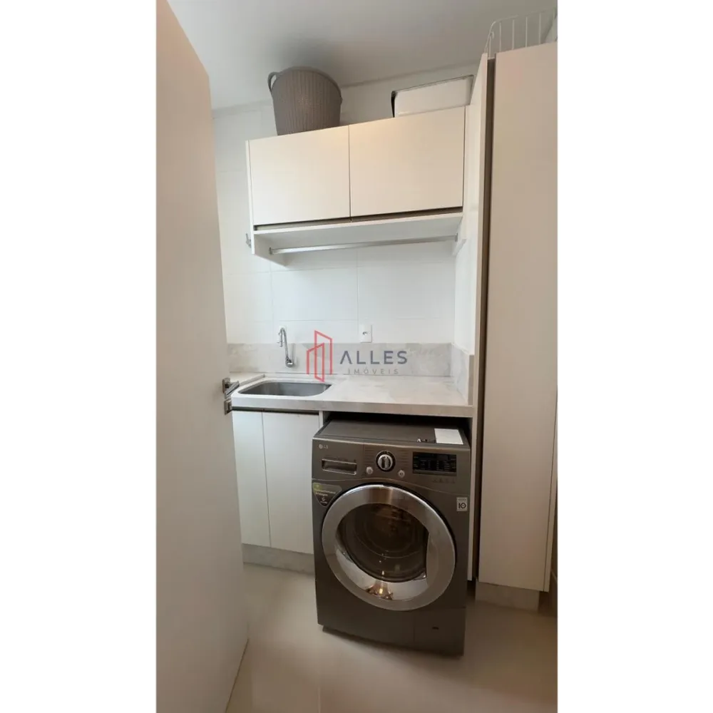 ALUGA-SE ANUAL APARTAMENTO NO CENTRO DE BALNEÁRIO CAMBORIÚ/SC