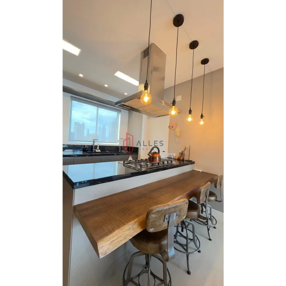ALUGA-SE ANUAL APARTAMENTO NO CENTRO DE BALNEÁRIO CAMBORIÚ/SC