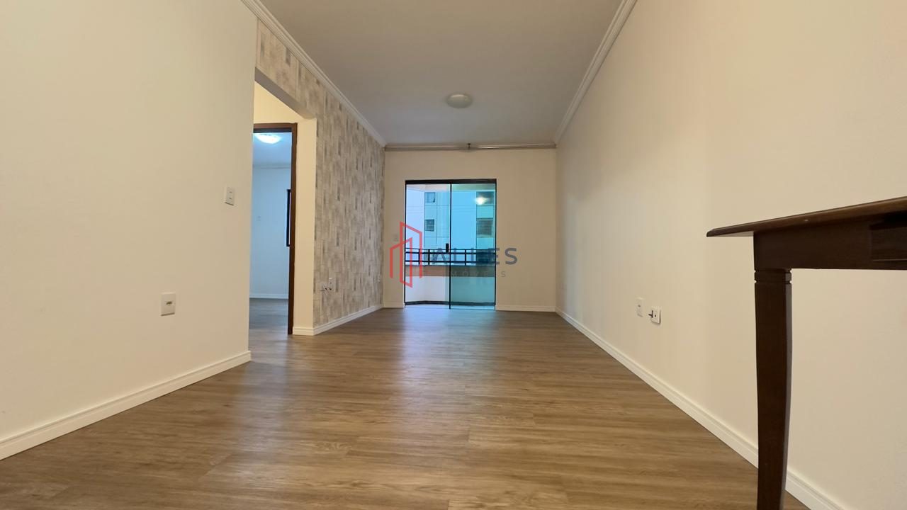 ALUGA-SE ANUAL APARTAMENTO DIFERENCIADO NO CENTRO DE  BALNEÁRIO CAMBORIÚ/SC