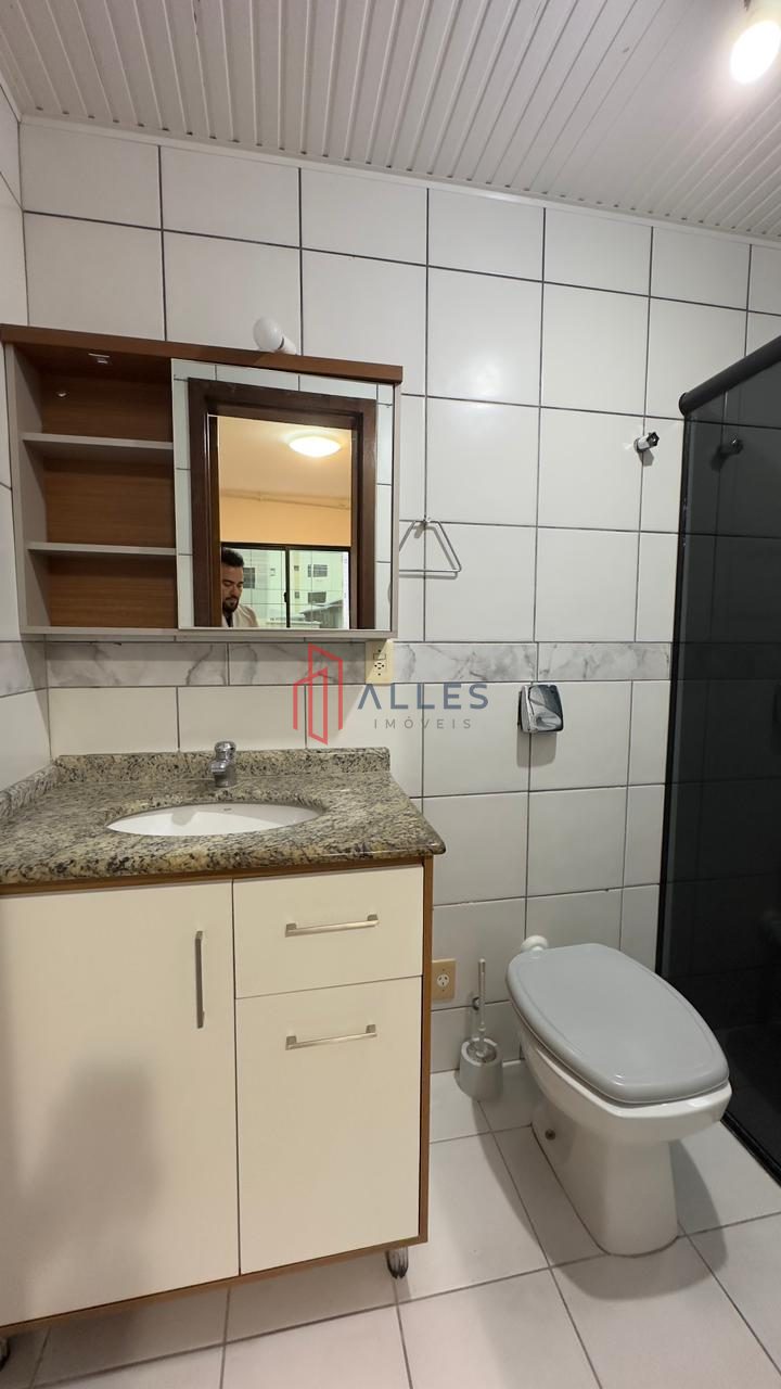 ALUGA-SE ANUAL APARTAMENTO DIFERENCIADO NO CENTRO DE  BALNEÁRIO CAMBORIÚ/SC