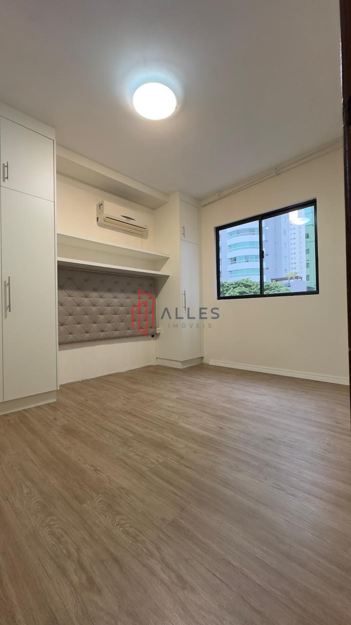 ALUGA-SE ANUAL APARTAMENTO DIFERENCIADO NO CENTRO DE  BALNEÁRIO CAMBORIÚ/SC