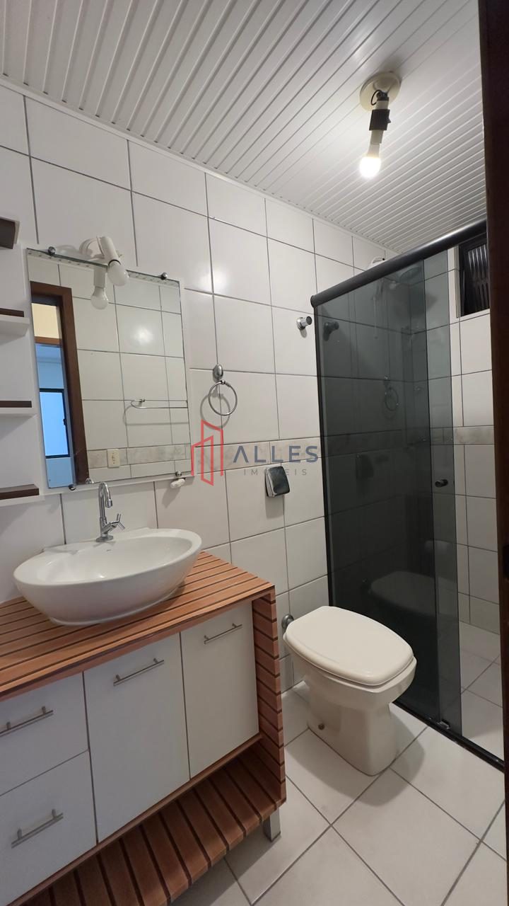 ALUGA-SE ANUAL APARTAMENTO DIFERENCIADO NO CENTRO DE  BALNEÁRIO CAMBORIÚ/SC
