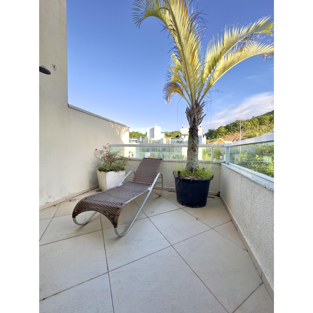 ALUGA-SE ANUAL SOBRADO TRIPLEX NA PRAIA DOS AMORES EM BALNEÁRIO CAMBORIÚ/SC