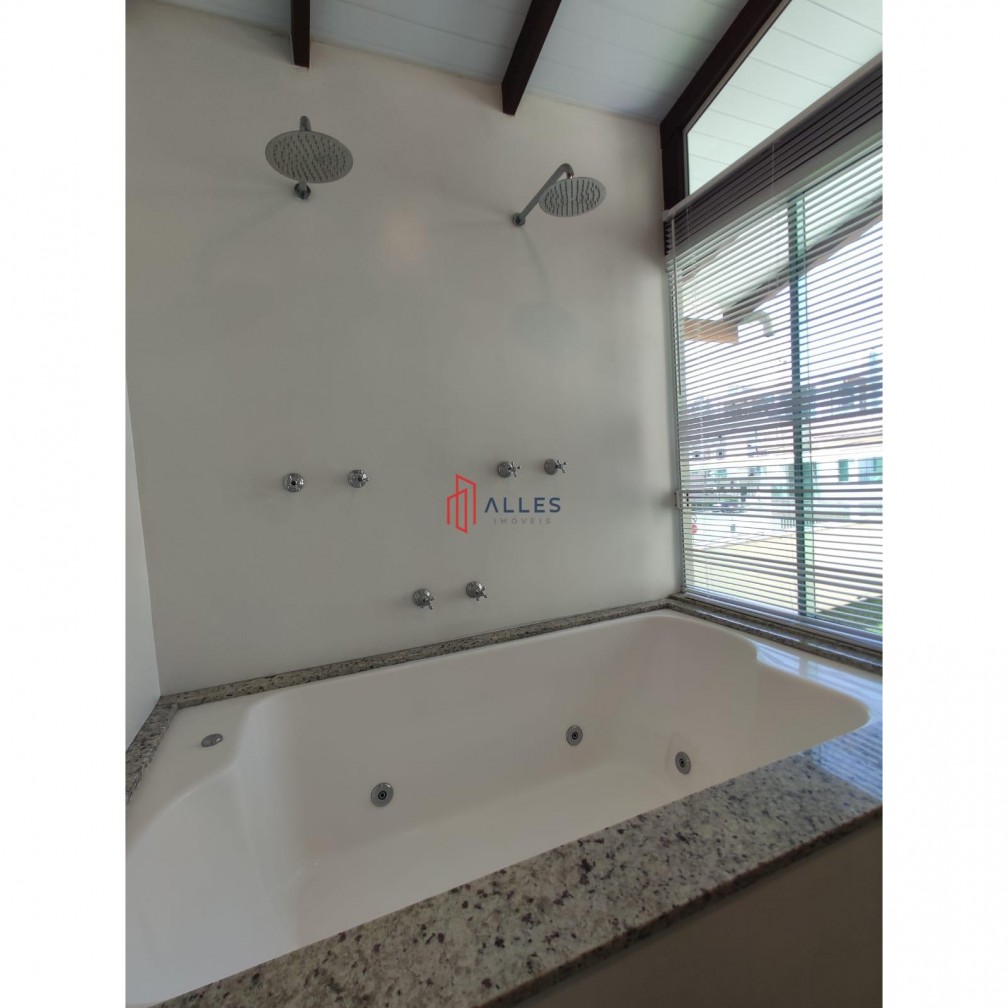 VENDE-SE  APARTAMENTO DIFERENCIADO EM BALNEÁRIO CAMBORIÚ/SC