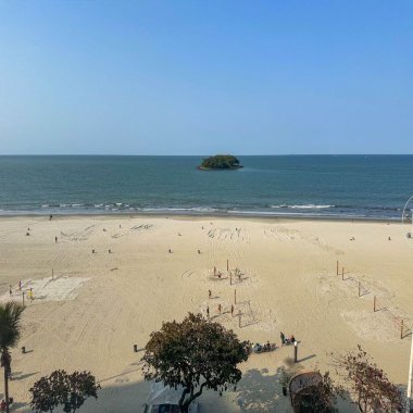 ALUGA-SE ANUAL APARTAMENTE FRENTE MAR EM BALNEÁRIO CAMBORIÚ/SC