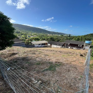 Vende-se terreno na Praia de Taquaras em Balneário Camboriú/SC