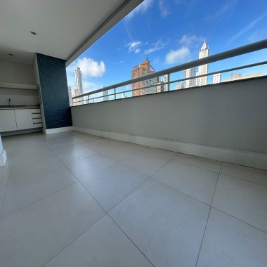 ALUGA-SE ANUAL APARTAMENTO NO CENTRO DE BALNEÁRIO CAMBORIÚ/SC