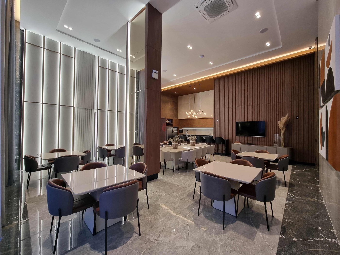VENDE-SE APARTAMENTO ALTO PADRÃO EM BALNEÁRIO CAMBORIÚ/SC