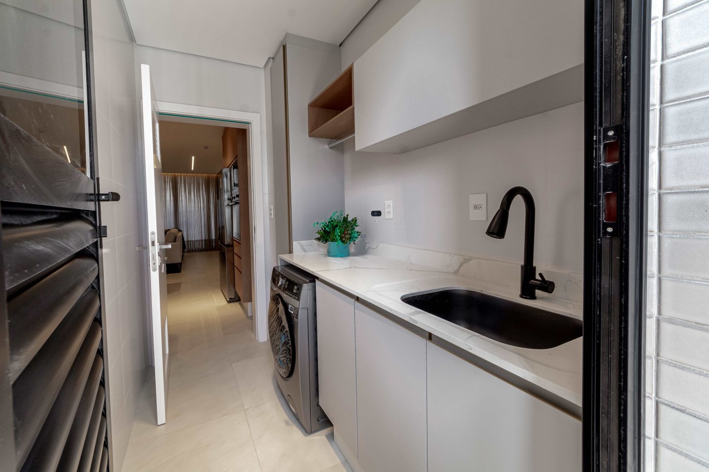VENDE-SE APARTAMENTO ALTO PADRÃO EM BALNEÁRIO CAMBORIÚ/SC
