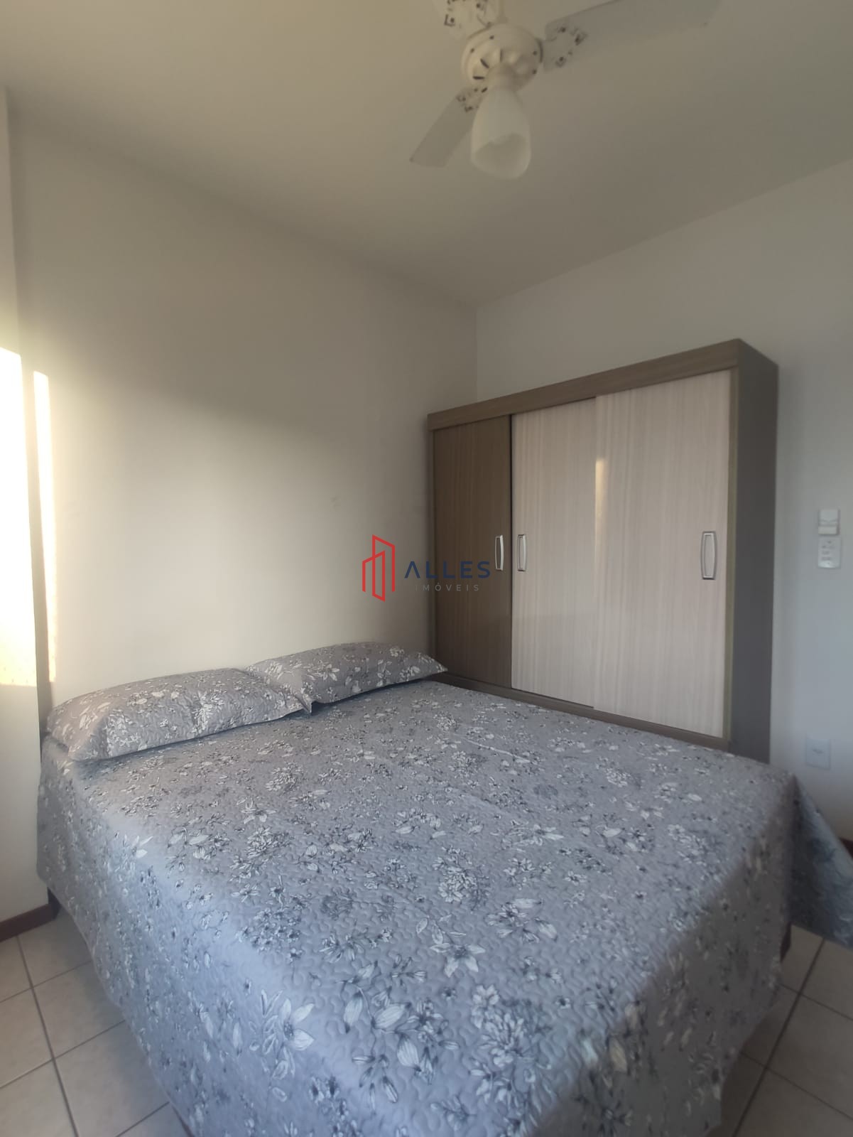 ALUGA-SE ANUAL APARTAMENTO NO CENTRO DE BALNEÁRIO CAMBORIÚ/SC