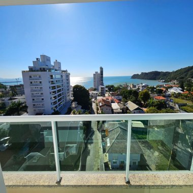 ALUGA-SE ANUAL COBERTURA NA TRANQUILA E LINDA PRAIA DE CABEÇUDAS EM ITAJAÍ/SC