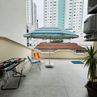 ALUGA-SE ANUAL APARTAMENTO MOBILADO NO CENTRO DE BALNEÁRIO CAMBORIÚ/SC