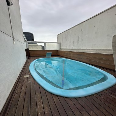 ALUGA-SE ANUAL APARTAMENTO MOBILADO NO CENTRO DE BALNEÁRIO CAMBORIÚ/SC