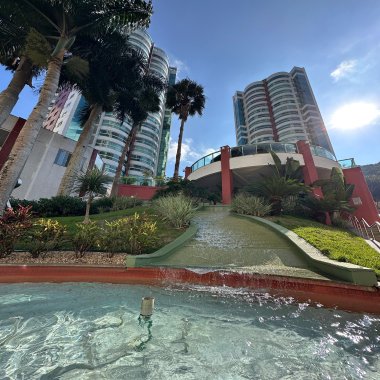 ALUGA-SE ANUAL APARTAMENTO ALTO PADRÃO NA BARRA NORTE EM BALNEÁRIO CAMBORIÚ/SC