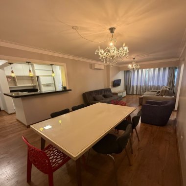 ALUGA-SE ANUAL APARTAMENTO NO CENTRO DE BALNEÁRIO CAMBORIÚ/SC
