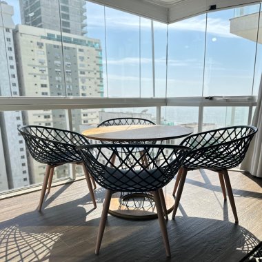ALUGA-SE ANUAL APARTAMENTO MOBILIADO NA AVENIDA ATLÂNTICA EM BALNEÁRIO CAMBORIÚ/SC