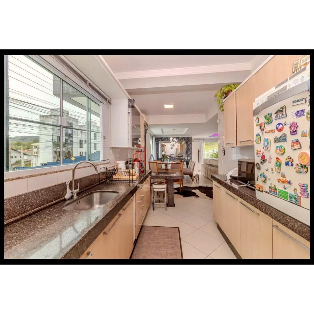 🏡 VENDE-SE SOBRADO NO BAIRRO ARIRIBÁ – BALNEÁRIO CAMBORIÚ/SC