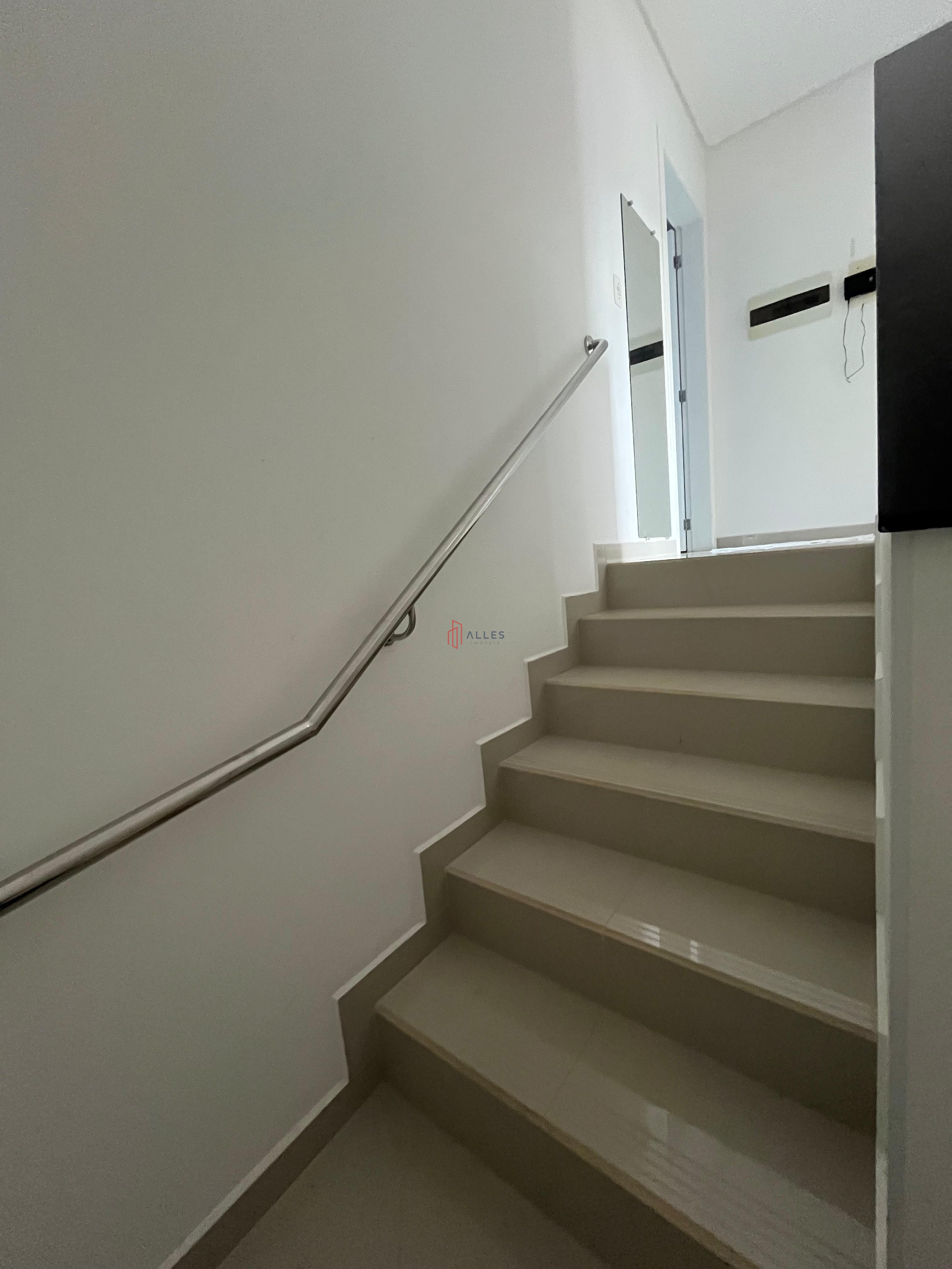 SOBRADO ALTO PADRÃO MOBILIADO | BAIRRO DA BARRA – BALNEÁRIO CAMBORIÚ/SC