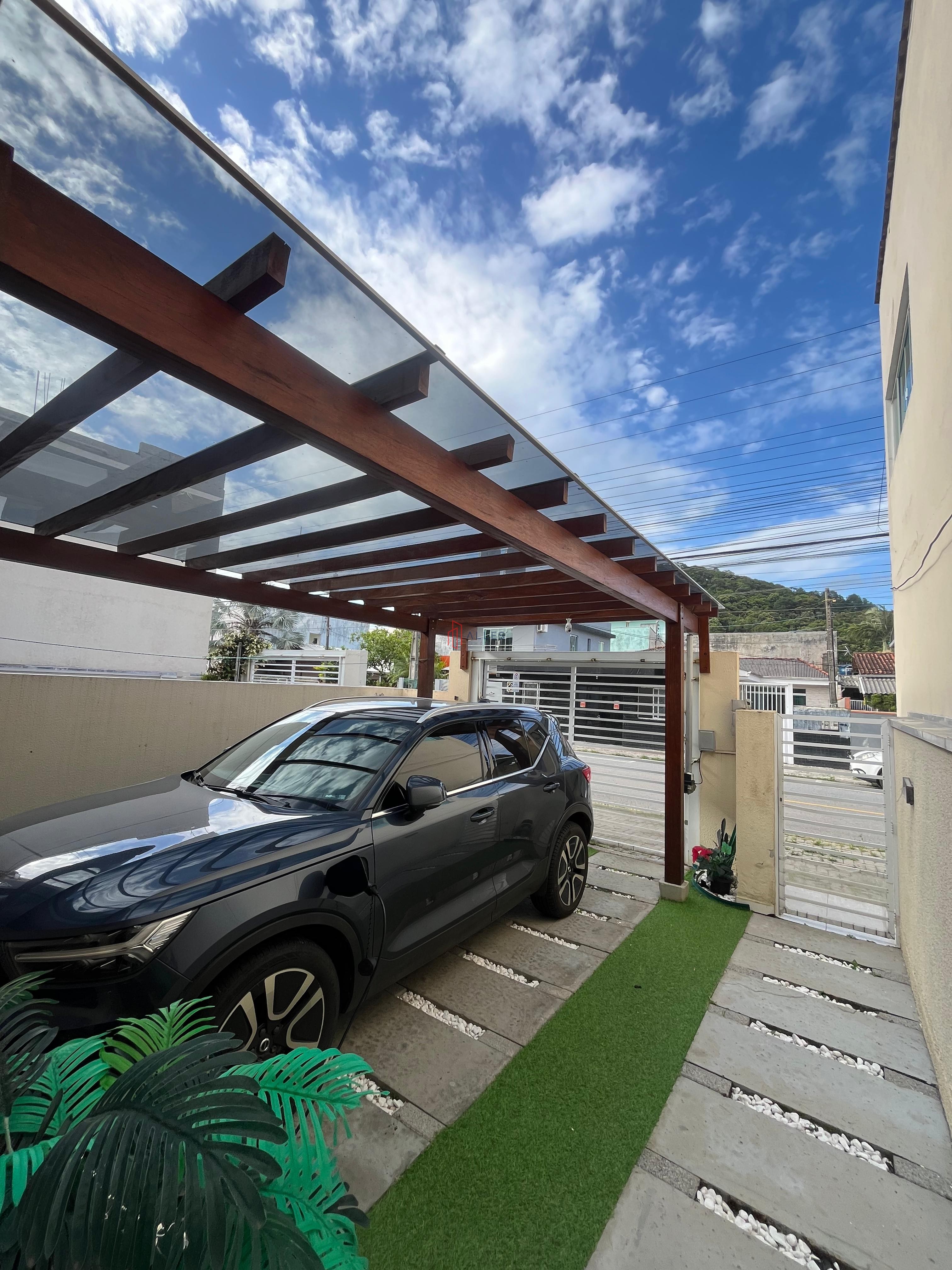 SOBRADO ALTO PADRÃO MOBILIADO | BAIRRO DA BARRA – BALNEÁRIO CAMBORIÚ/SC