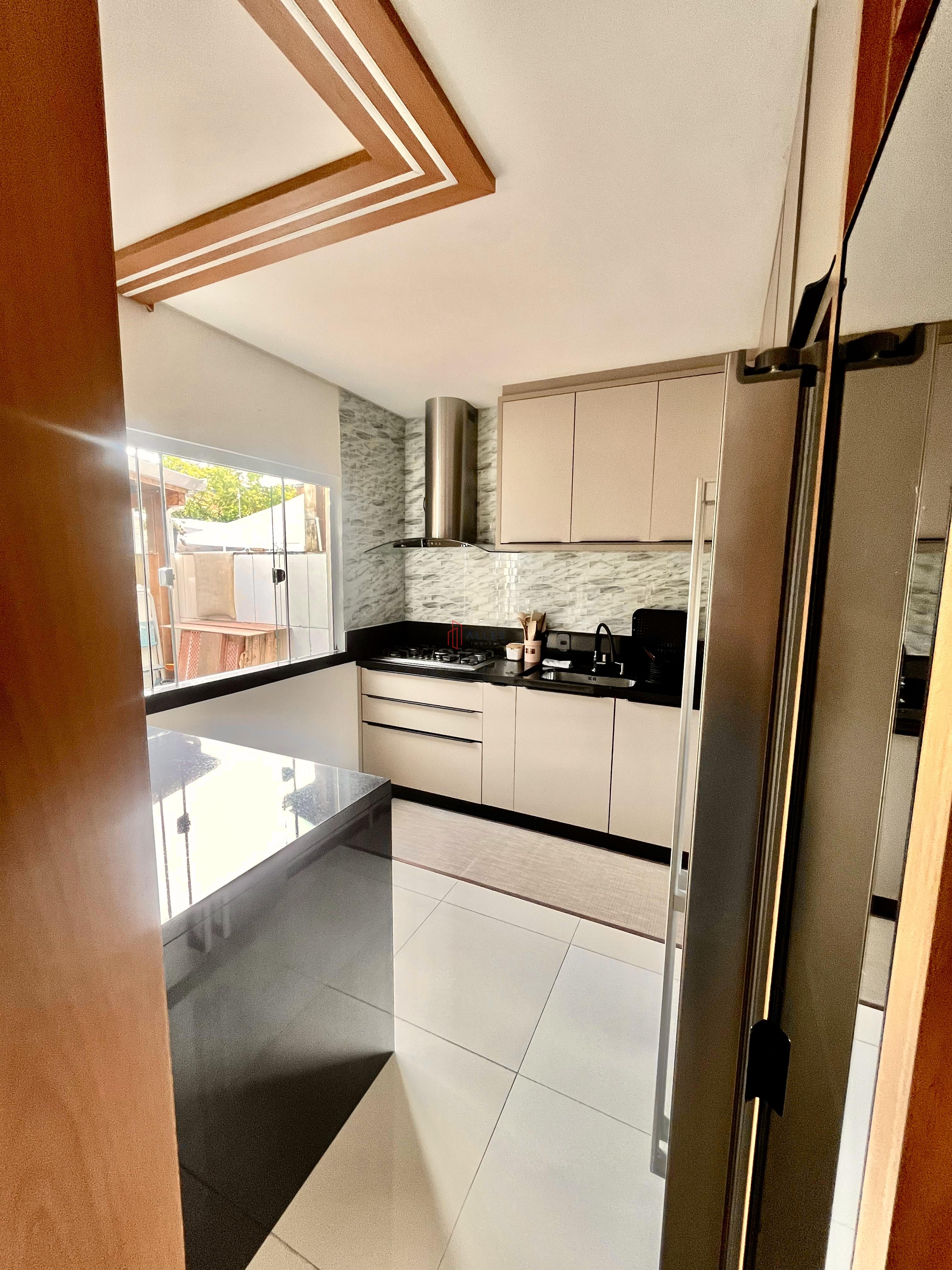 SOBRADO ALTO PADRÃO MOBILIADO | BAIRRO DA BARRA – BALNEÁRIO CAMBORIÚ/SC