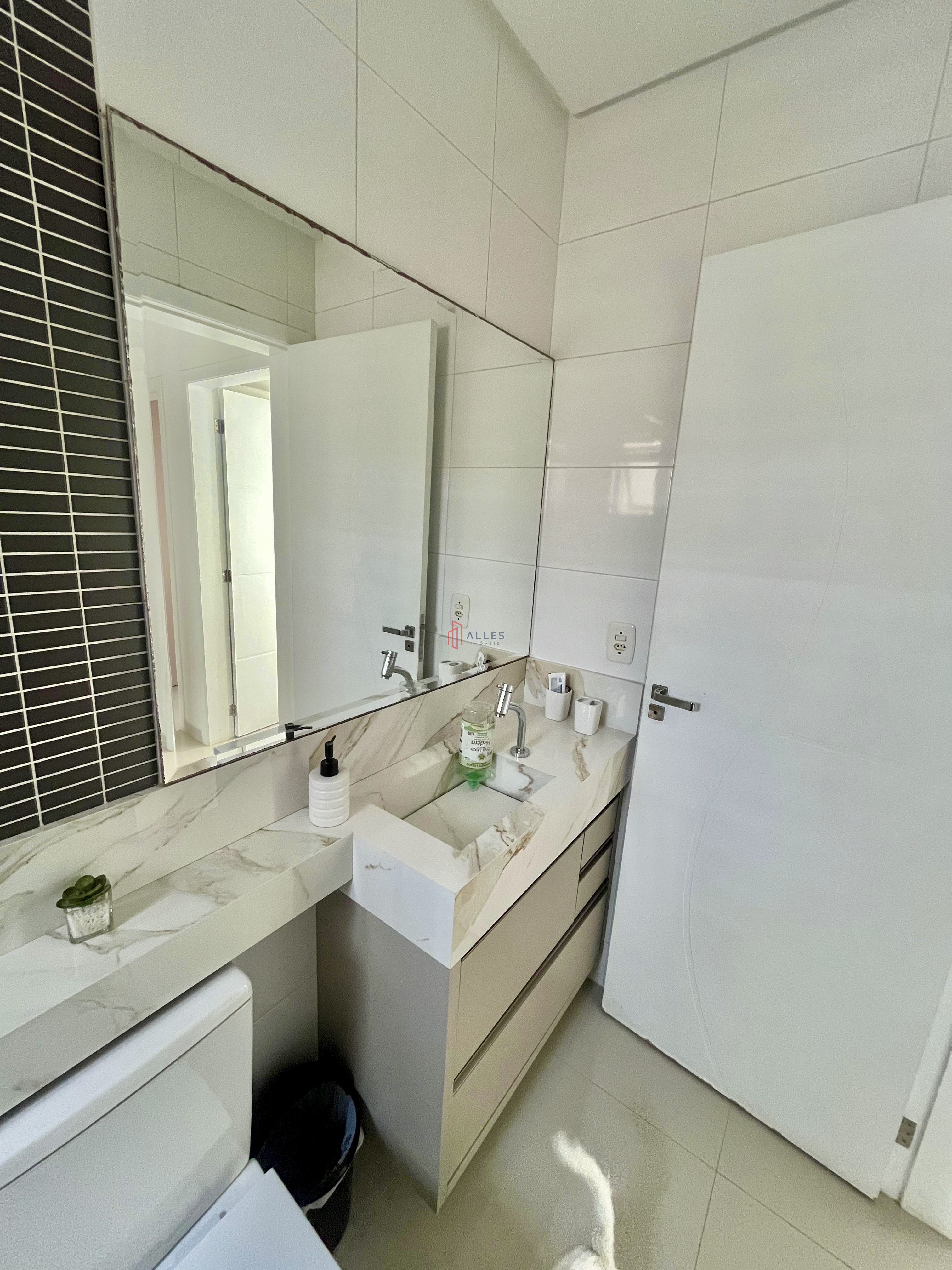 SOBRADO ALTO PADRÃO MOBILIADO | BAIRRO DA BARRA – BALNEÁRIO CAMBORIÚ/SC