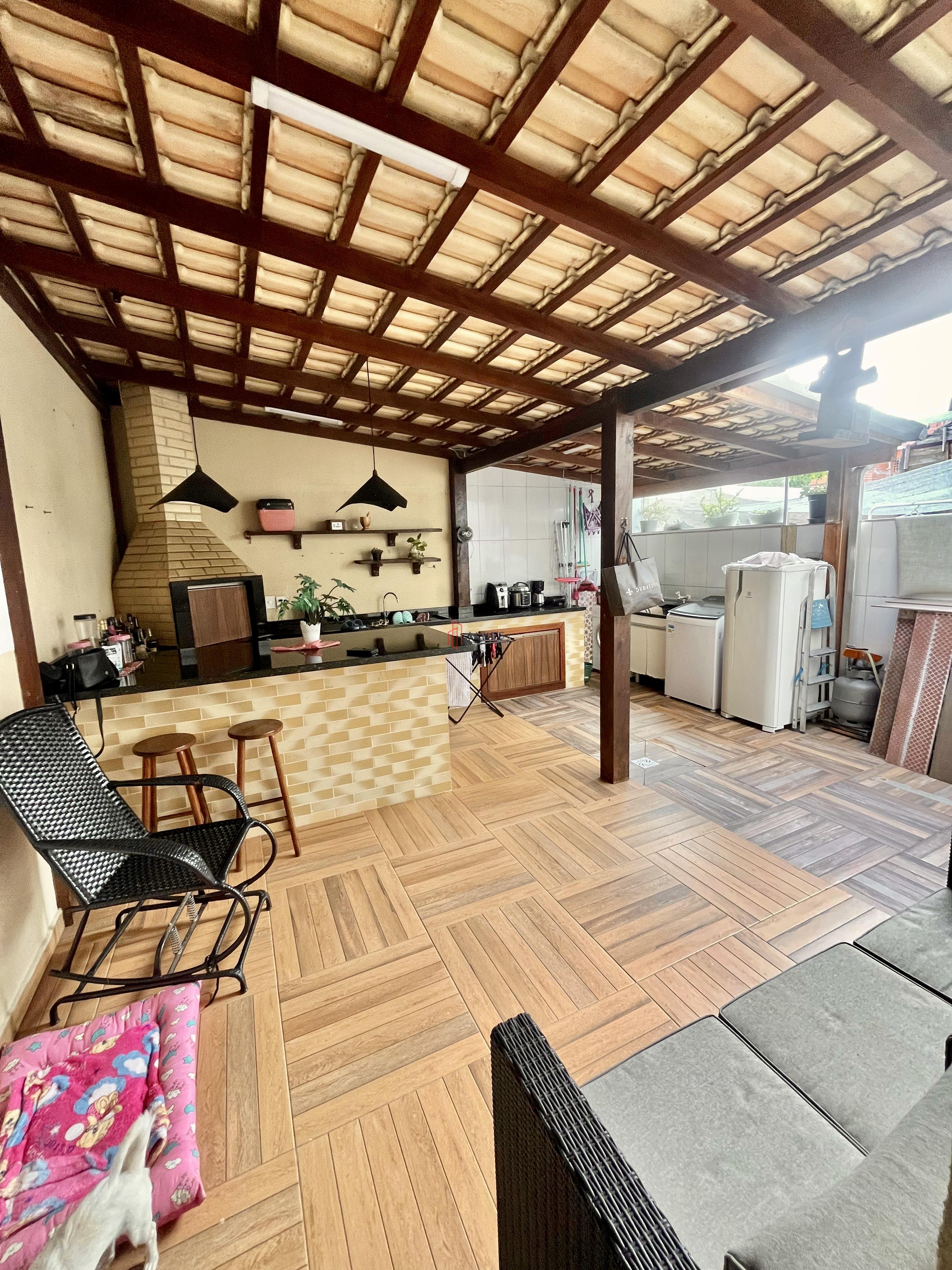 SOBRADO ALTO PADRÃO MOBILIADO | BAIRRO DA BARRA – BALNEÁRIO CAMBORIÚ/SC