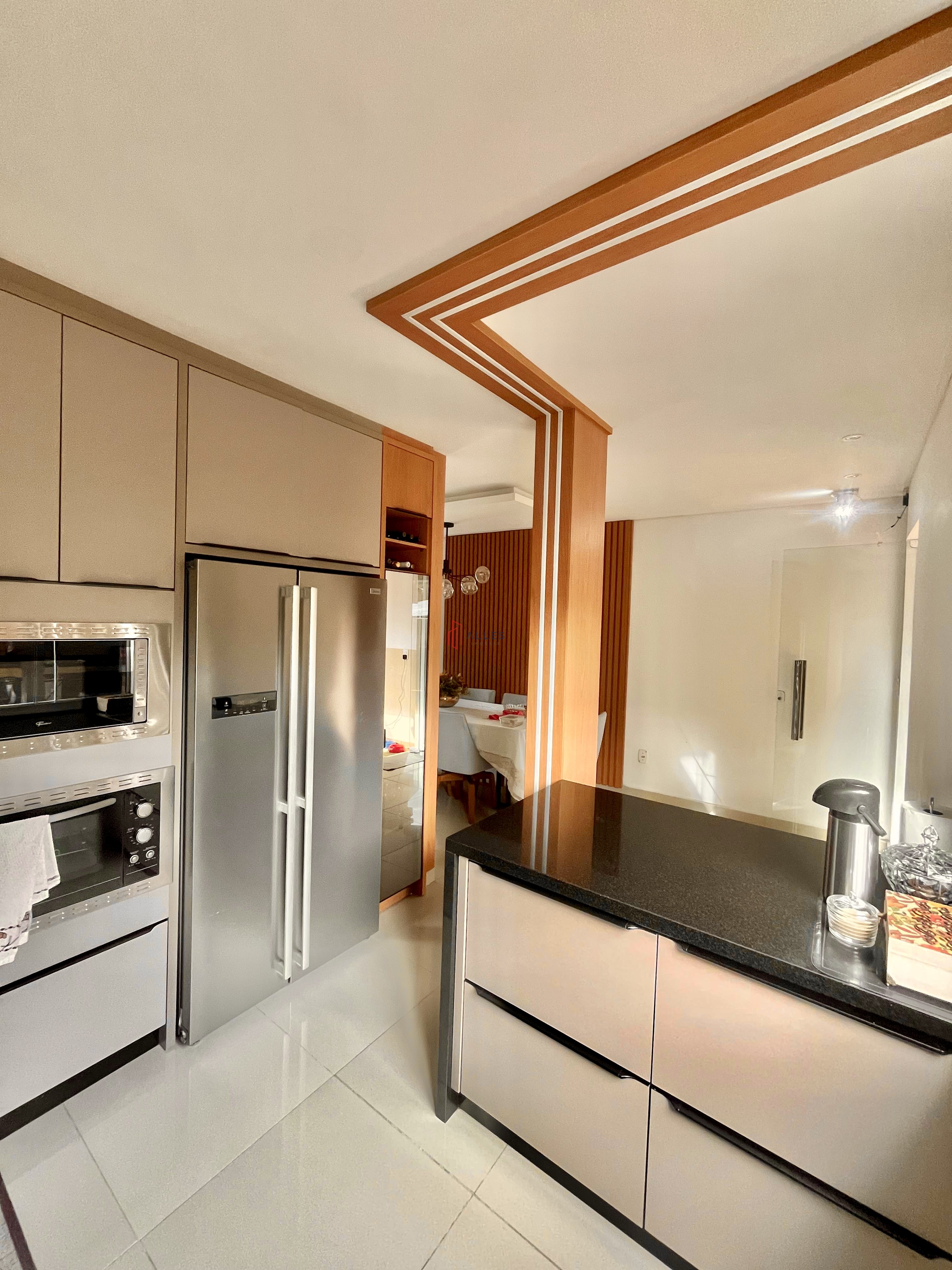 SOBRADO ALTO PADRÃO MOBILIADO | BAIRRO DA BARRA – BALNEÁRIO CAMBORIÚ/SC