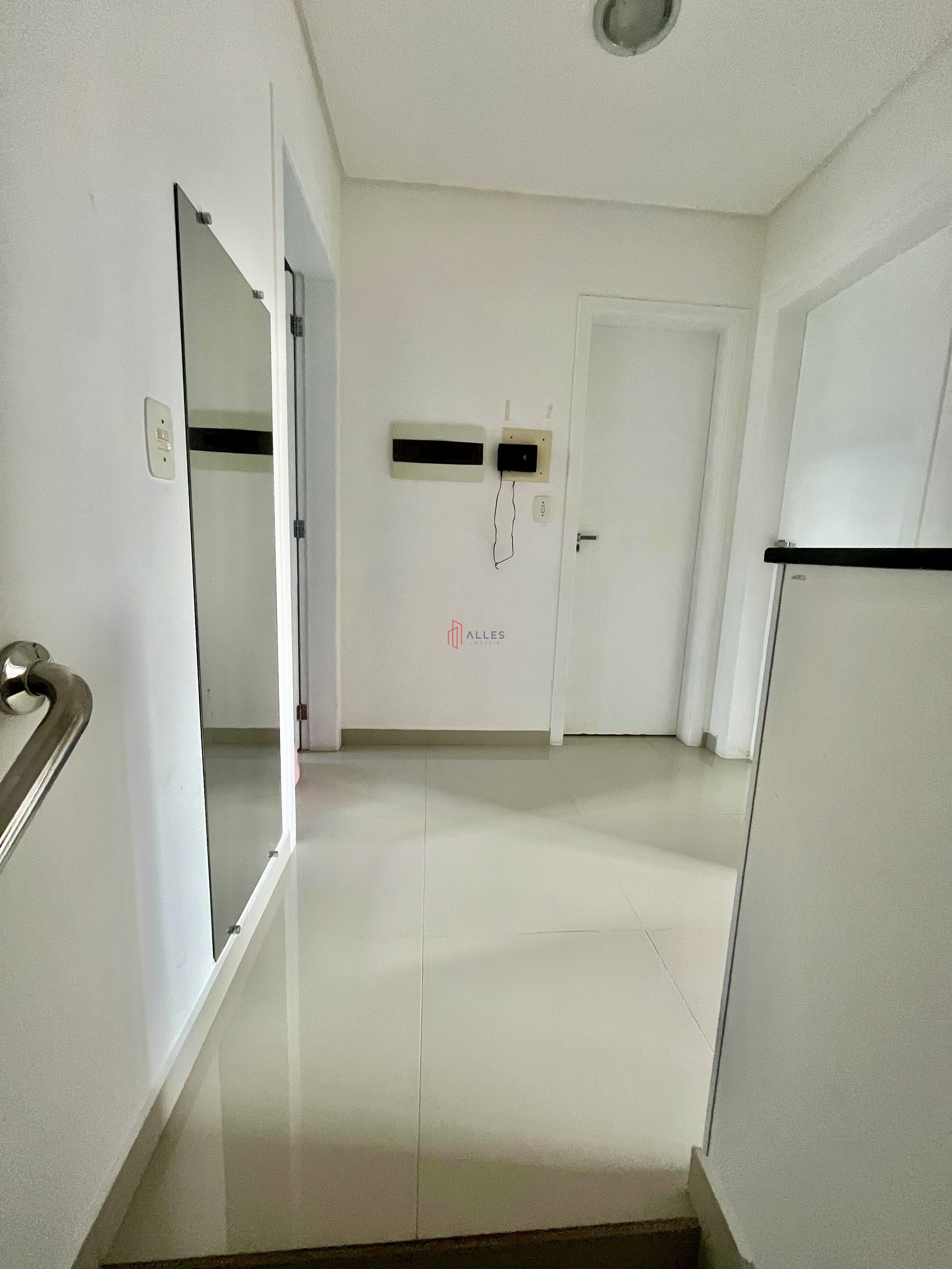 SOBRADO ALTO PADRÃO MOBILIADO | BAIRRO DA BARRA – BALNEÁRIO CAMBORIÚ/SC