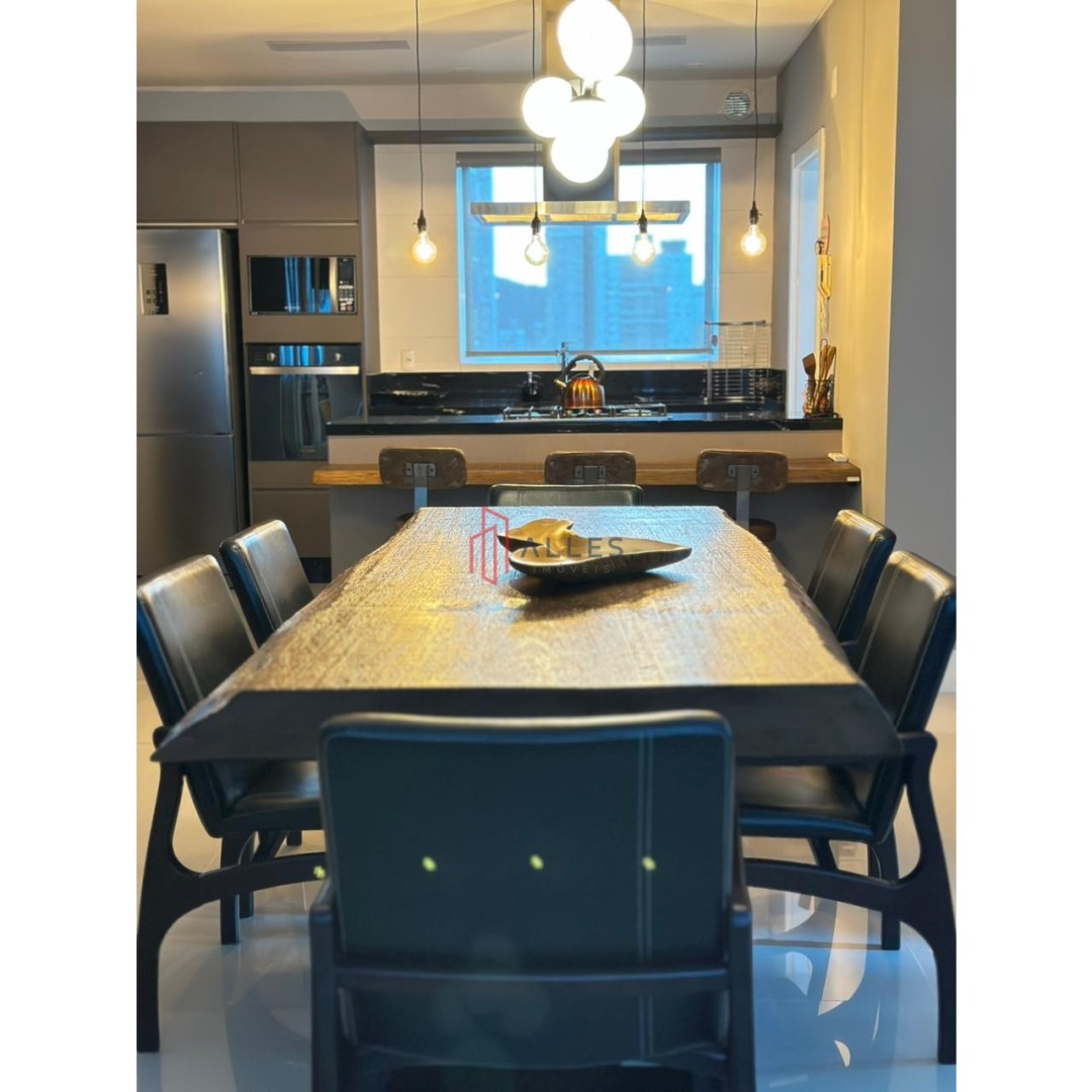 ALUGA-SE ANUAL APARTAMENTO NO CENTRO DE BALNEÁRIO CAMBORIÚ/SC