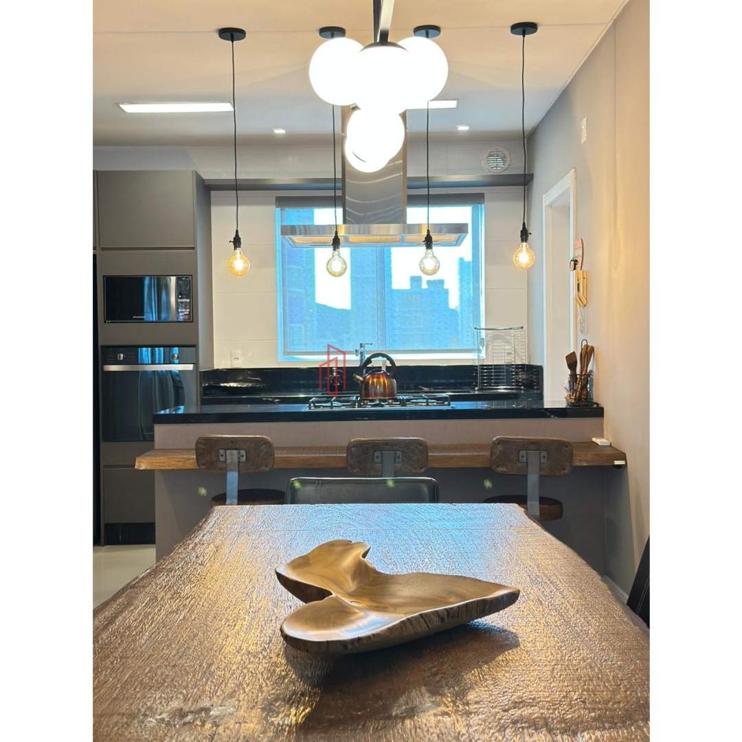 ALUGA-SE ANUAL APARTAMENTO NO CENTRO DE BALNEÁRIO CAMBORIÚ/SC