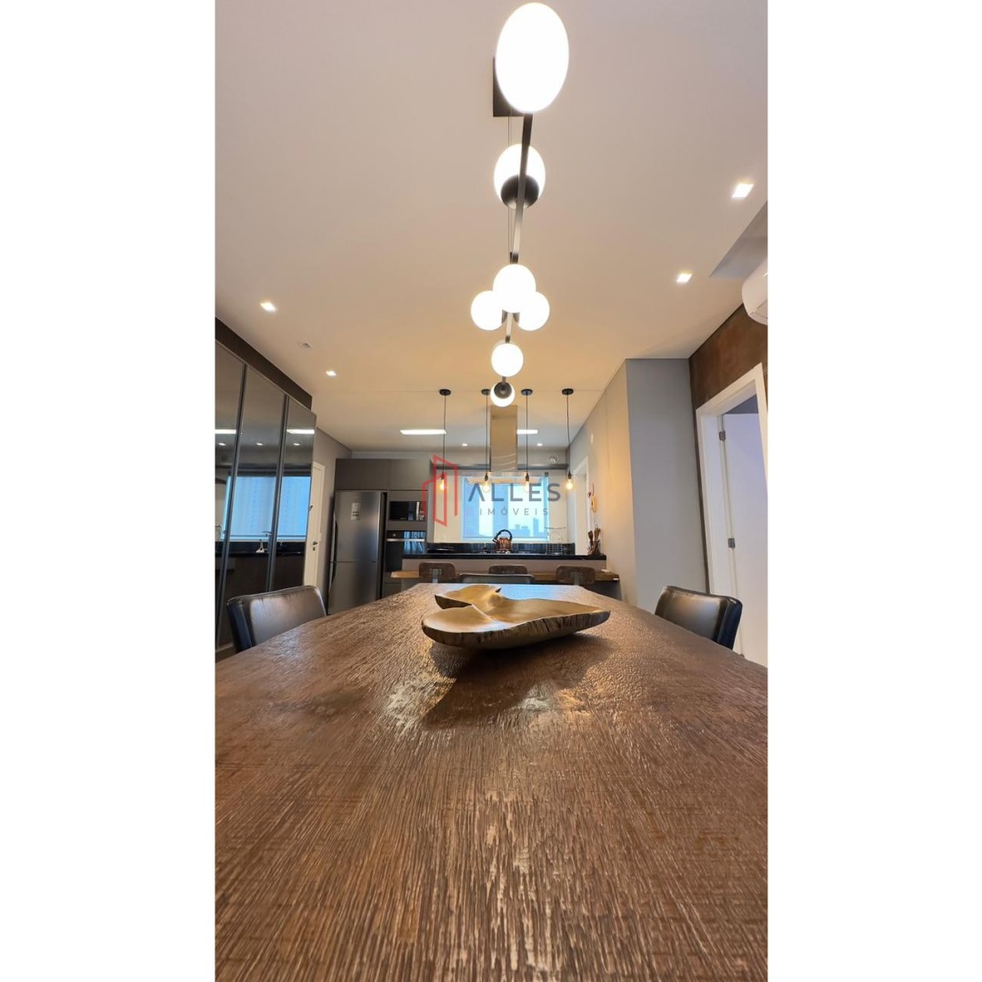 ALUGA-SE ANUAL APARTAMENTO NO CENTRO DE BALNEÁRIO CAMBORIÚ/SC