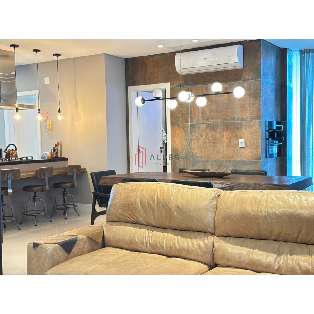 ALUGA-SE ANUAL APARTAMENTO NO CENTRO DE BALNEÁRIO CAMBORIÚ/SC