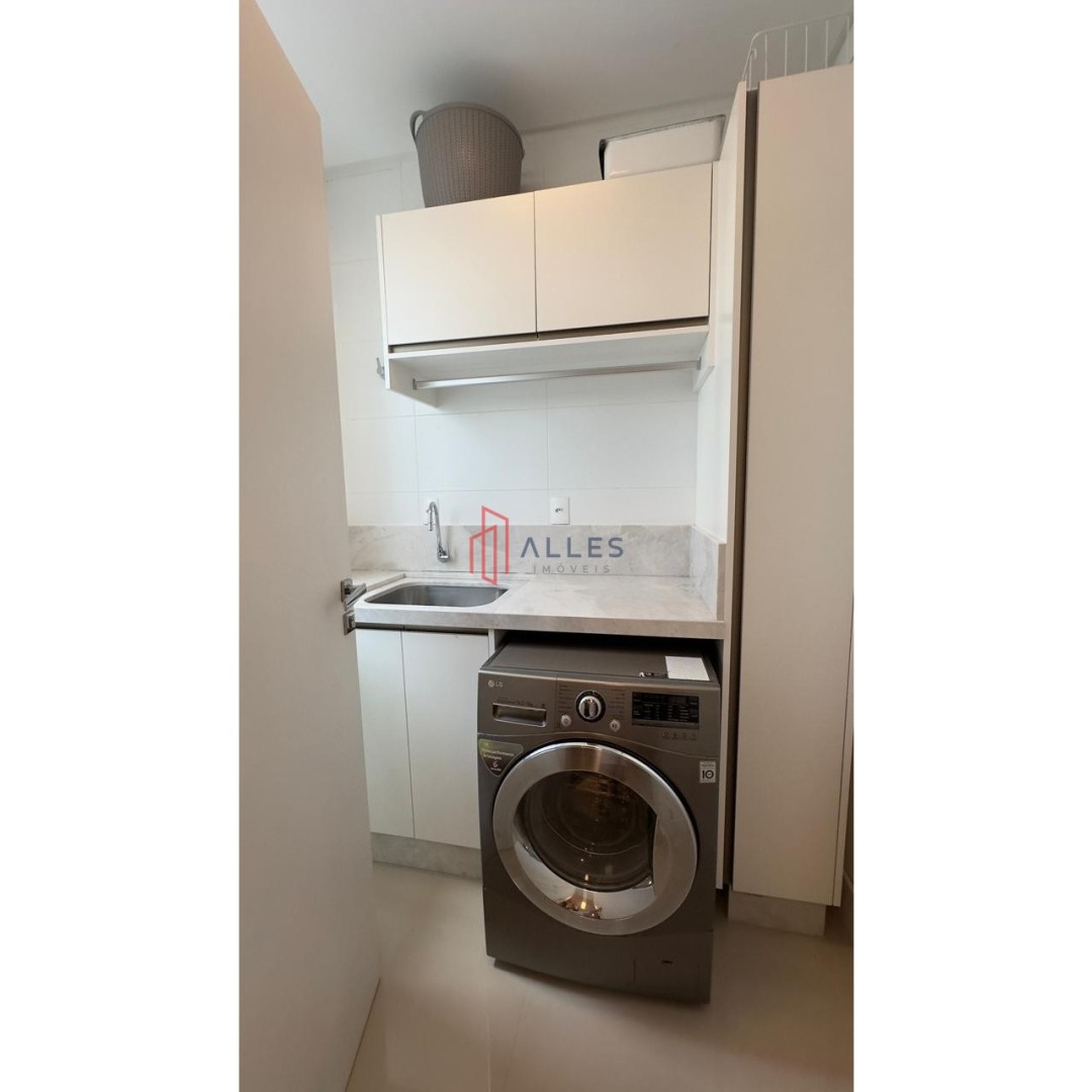 ALUGA-SE ANUAL APARTAMENTO NO CENTRO DE BALNEÁRIO CAMBORIÚ/SC