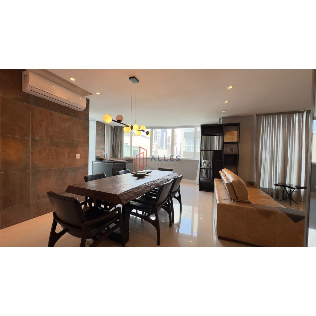 ALUGA-SE ANUAL APARTAMENTO NO CENTRO DE BALNEÁRIO CAMBORIÚ/SC