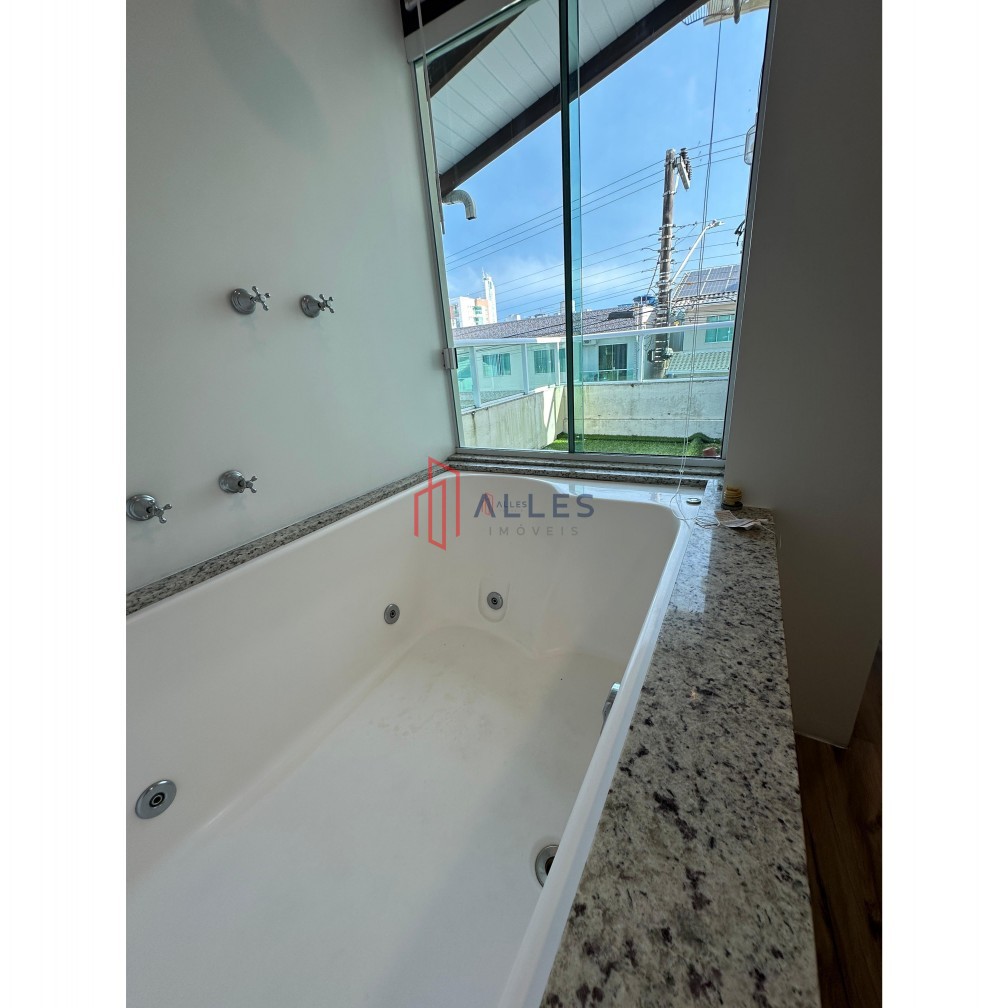 ALUGA-SE APARTAMENTO DIFERENCIADO EM BALNEÁRIO CAMBORIÚ/SC