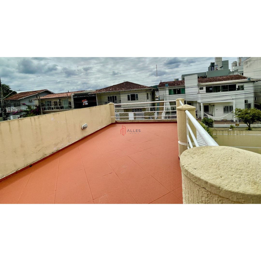 🏡✨ ALUGA-SE ANUAL | CASA COM PISCINA NO CENTRO DE BALNEÁRIO CAMBORIÚ/SC ✨🏡