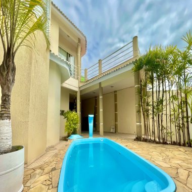 🏡✨ ALUGA-SE ANUAL | CASA COM PISCINA NO CENTRO DE BALNEÁRIO CAMBORIÚ/SC ✨🏡