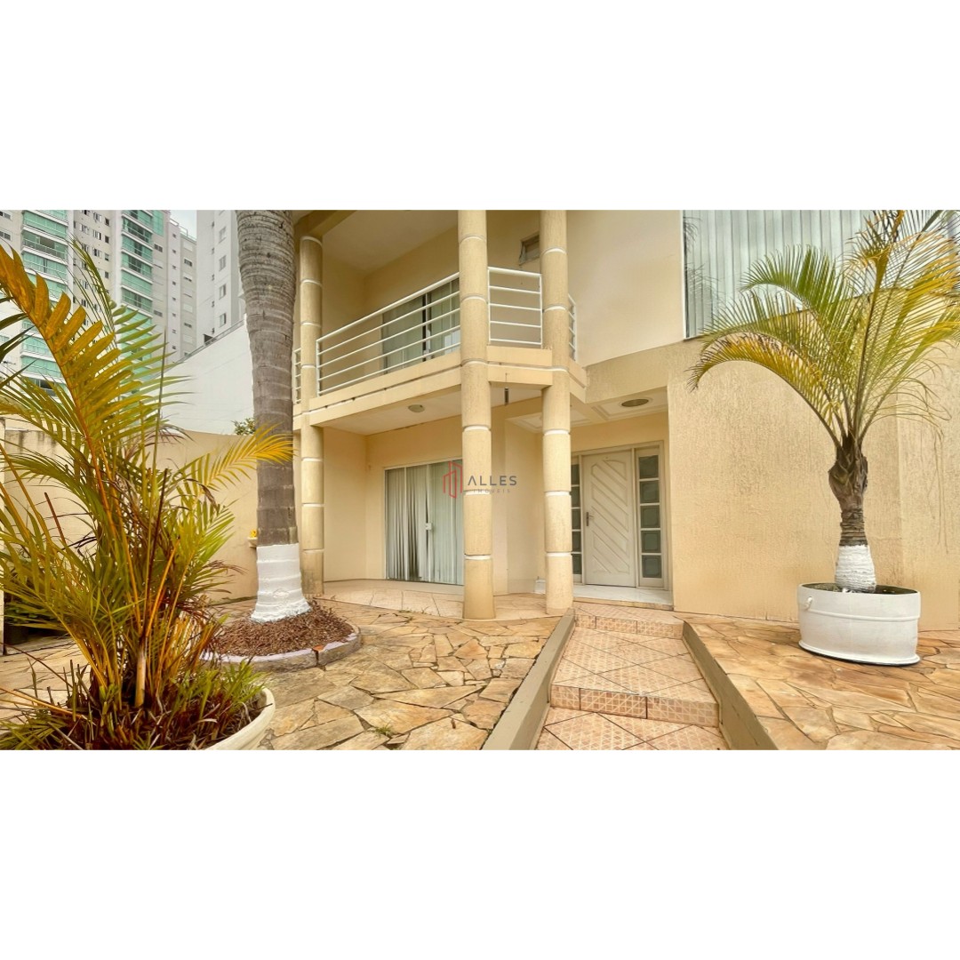 🏡✨ ALUGA-SE ANUAL | CASA COM PISCINA NO CENTRO DE BALNEÁRIO CAMBORIÚ/SC ✨🏡