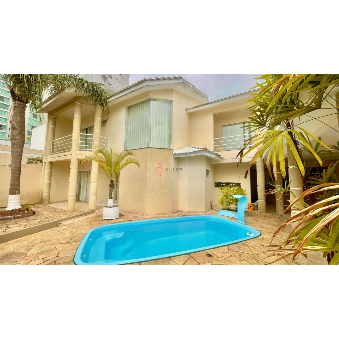 🏡✨ ALUGA-SE ANUAL | CASA COM PISCINA NO CENTRO DE BALNEÁRIO CAMBORIÚ/SC ✨🏡